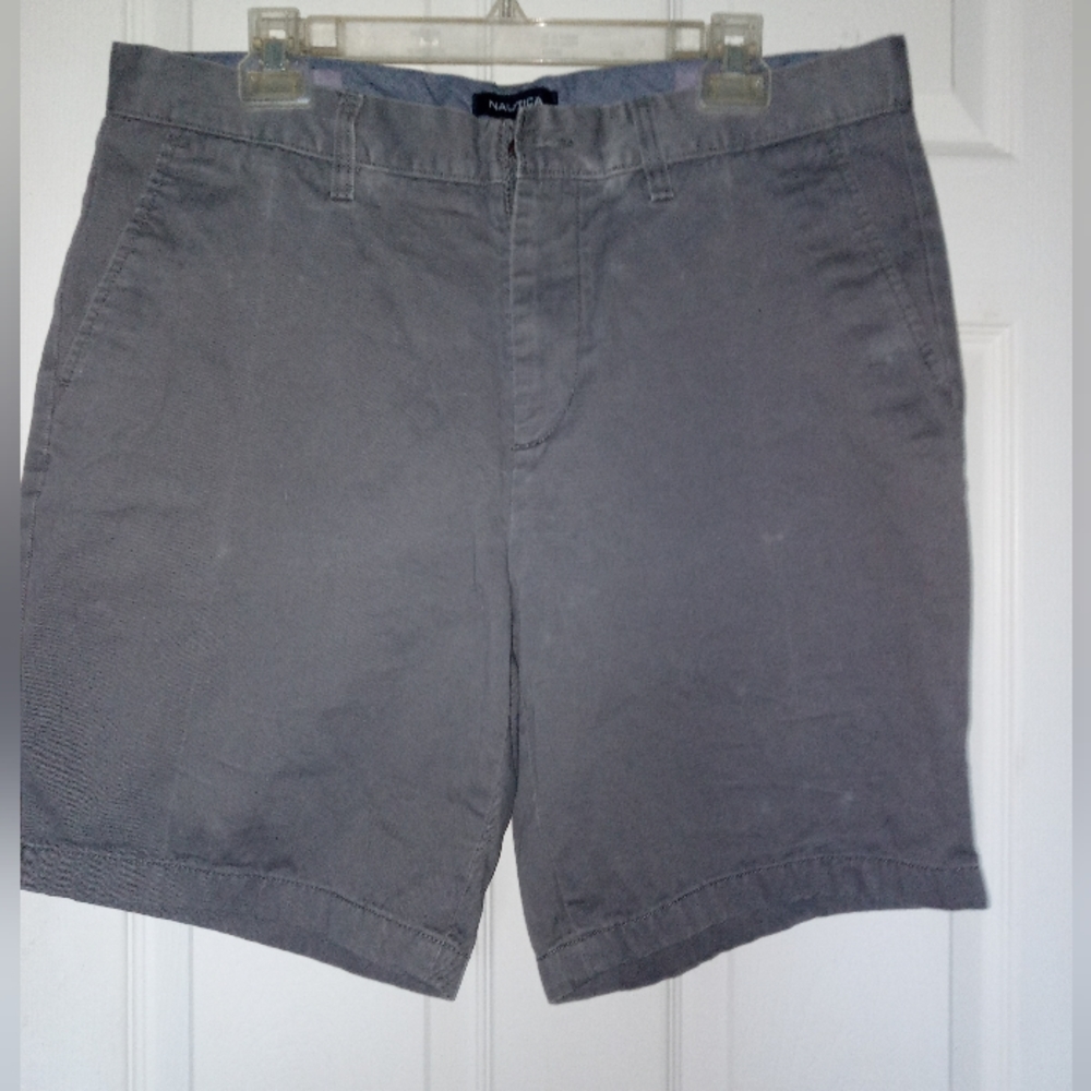 MensNautica SHORTS  size 34 waist